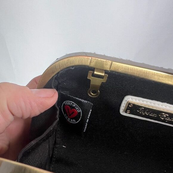 Urban Expressions Large Pearl Clasp Straw Rattan Crossbody Clutch‎ - Picture 8 of 9